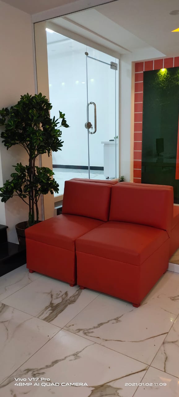 Lauft-shop-customers-sitting